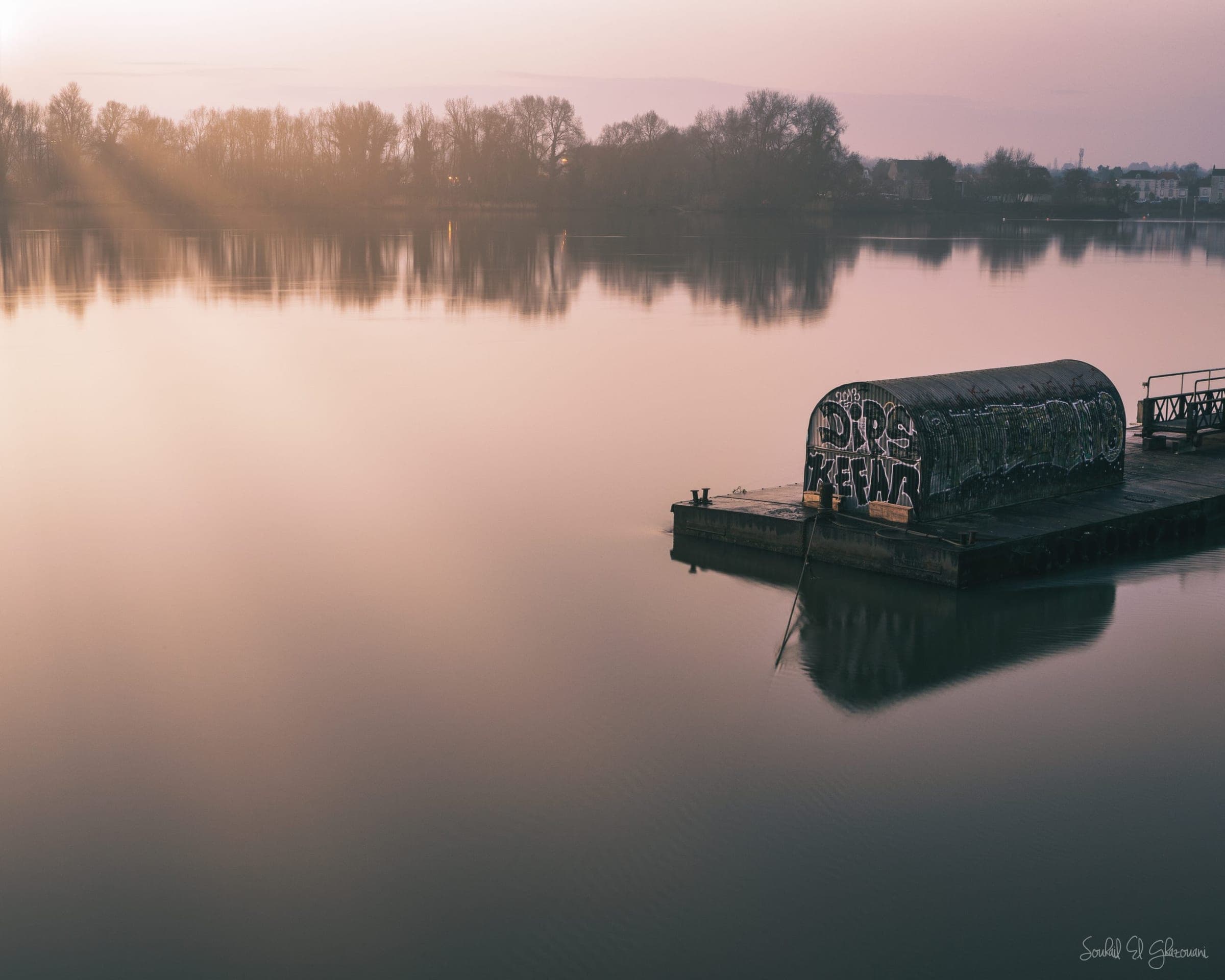 Ah, les matins ou les rayons de soleil essayent de traverser la brume