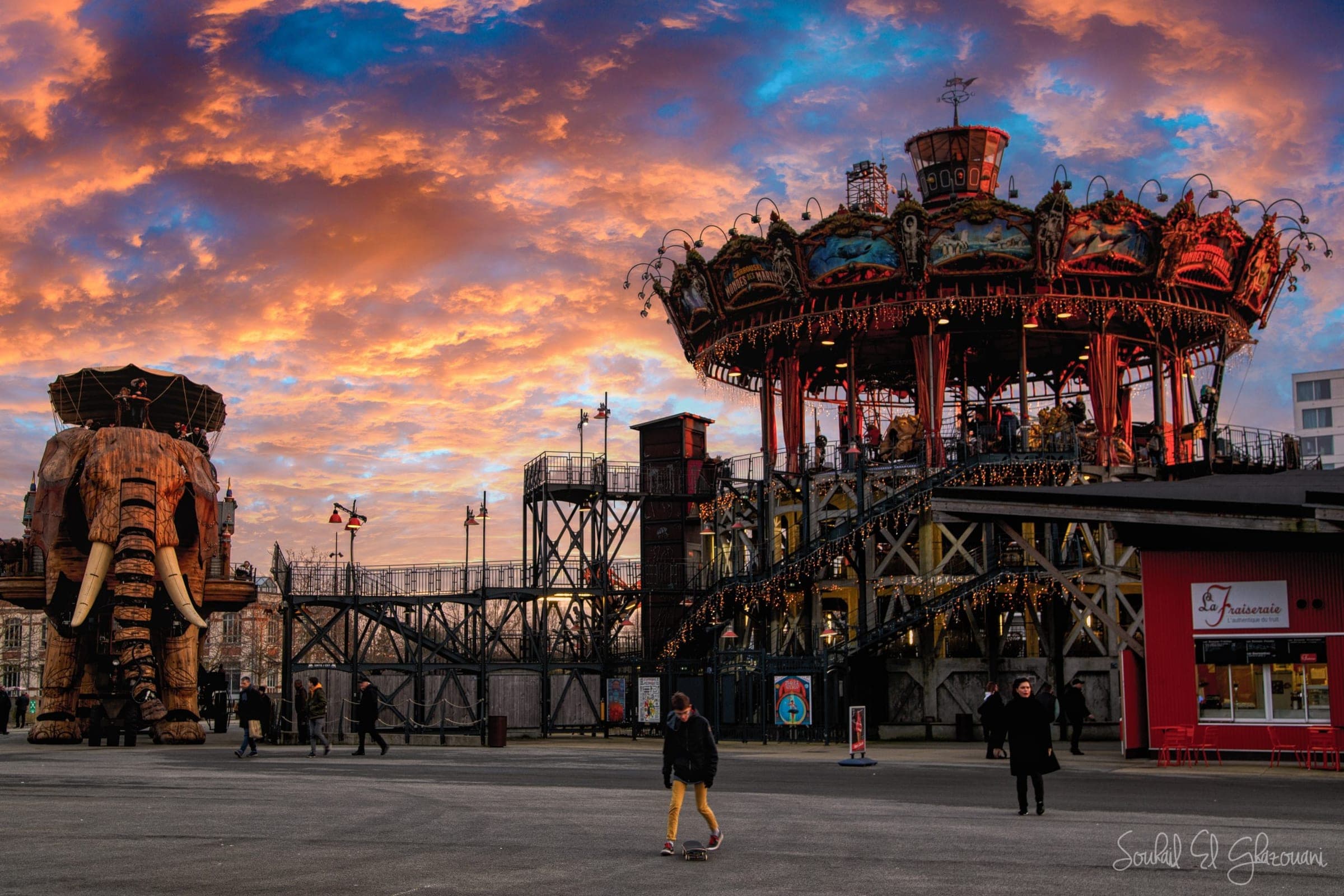 Ambiance drama sur le grand Éléphant et le Carrousel des mondes marins, œuvres des Machines de l’île