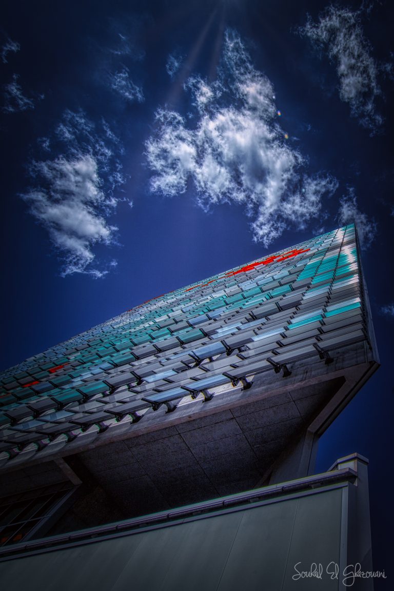 Batiment architecture Bleu et Orange